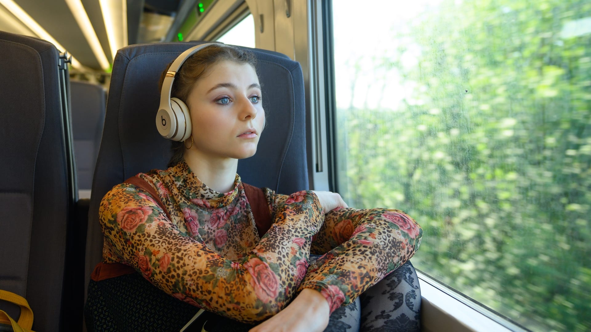 Last Night in Soho’s protagonist Ellie (Thomasin McKenzie) heads to the big city for the first time